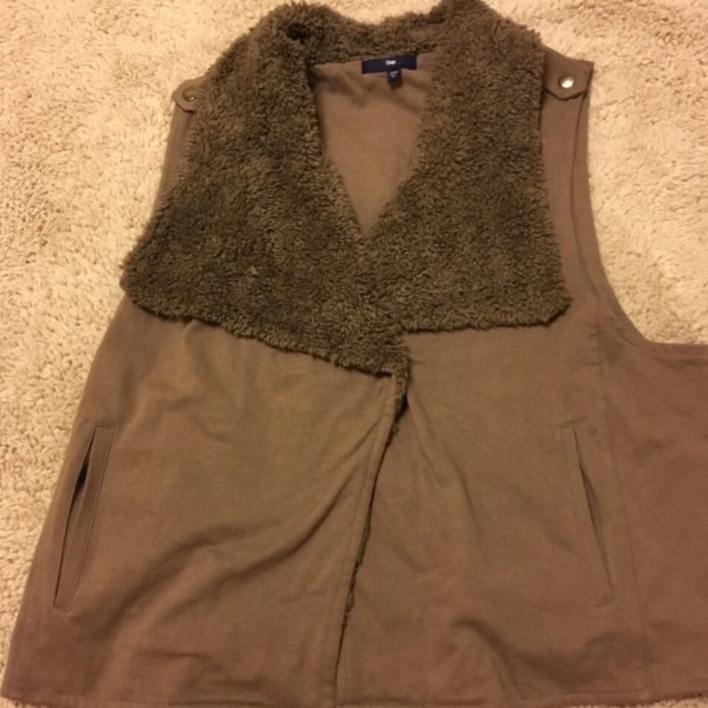 VEST - Picture 4 of 7